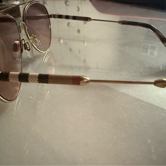 Burberry sunglasses - Picture 3 of 8